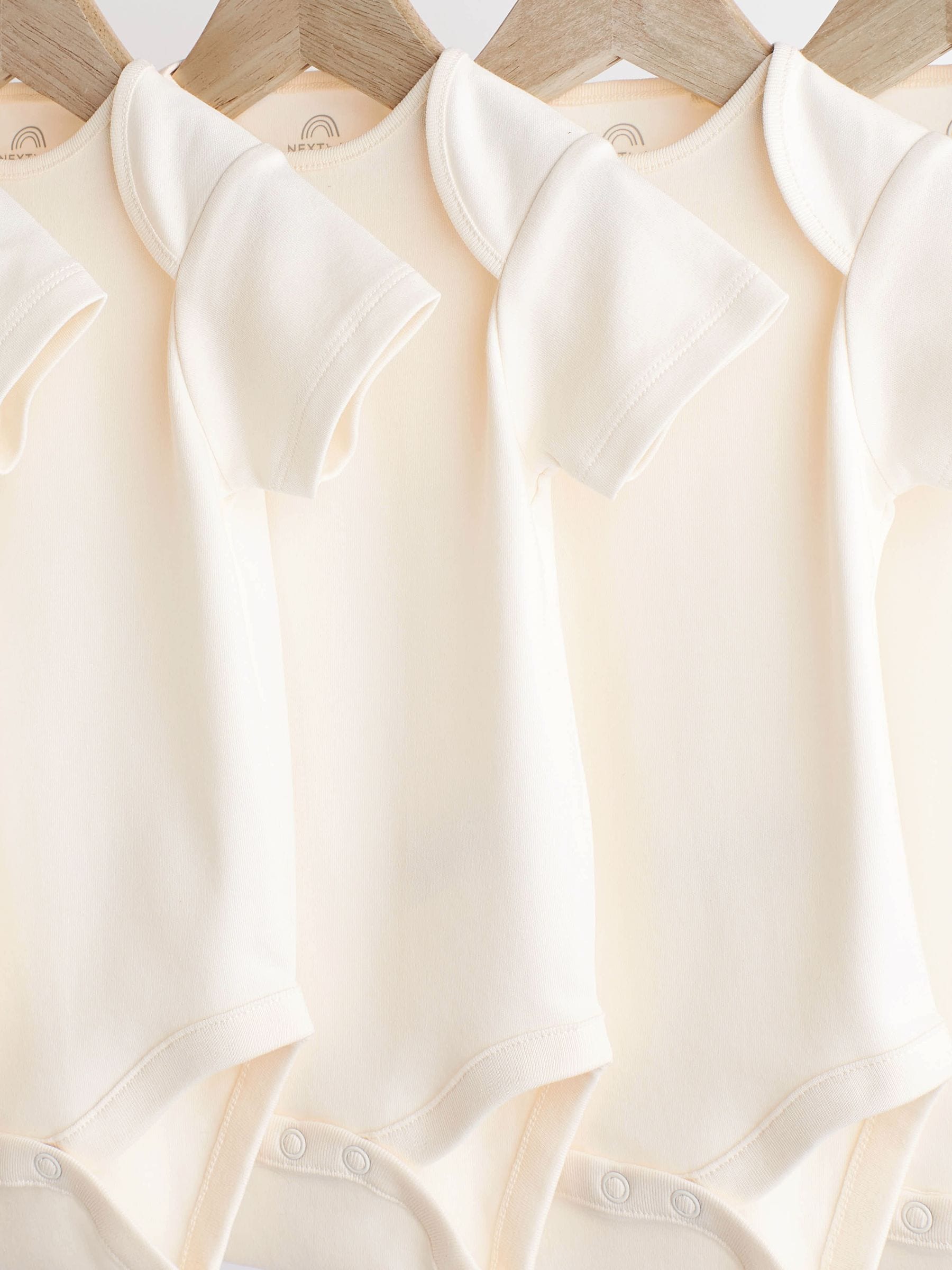 Crème - 5 Must-have rompertjes met korte mouwen