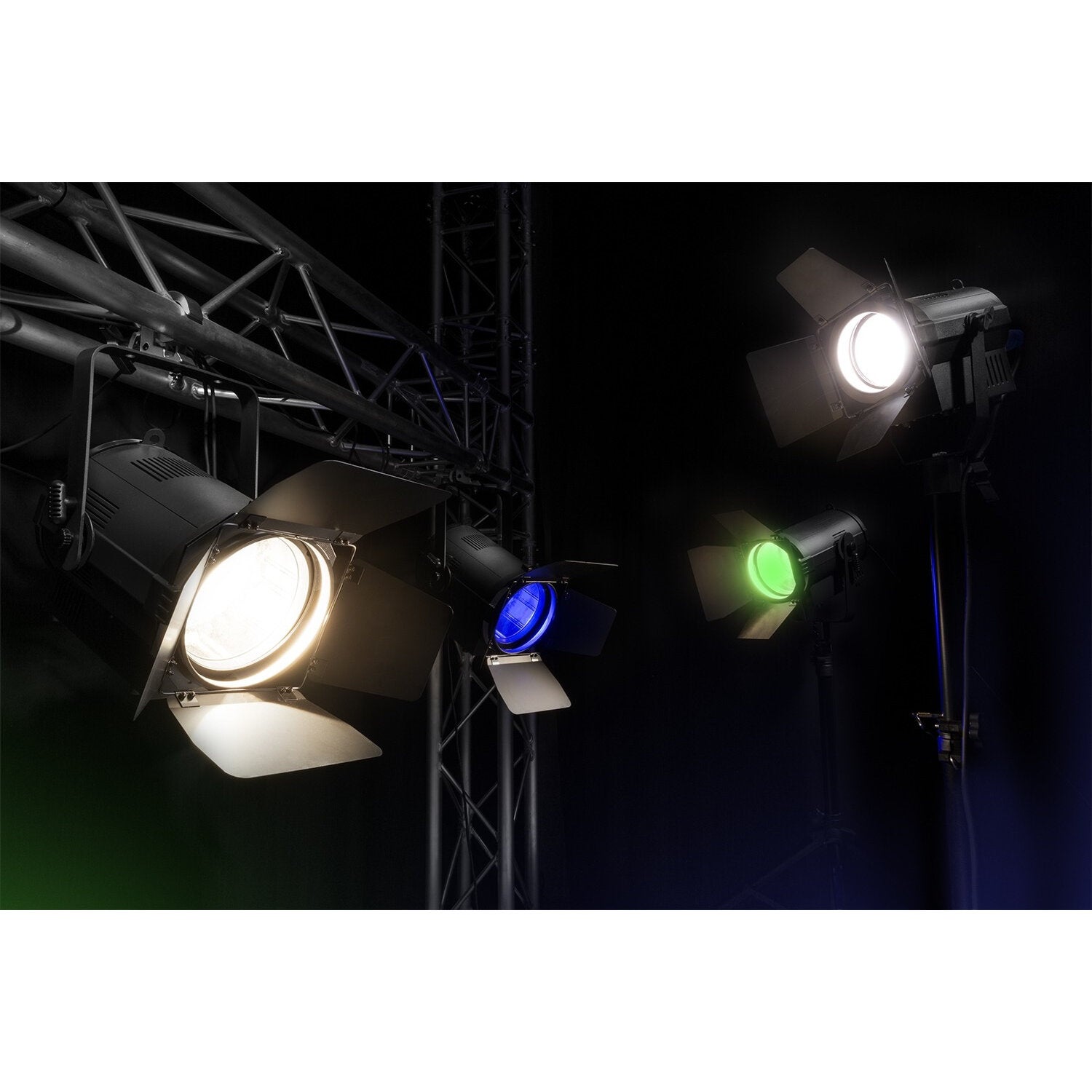 BeamZ BTF440Z Mini Fresnel Zoom 4x 40W RGBW COB LED wash lichteffect