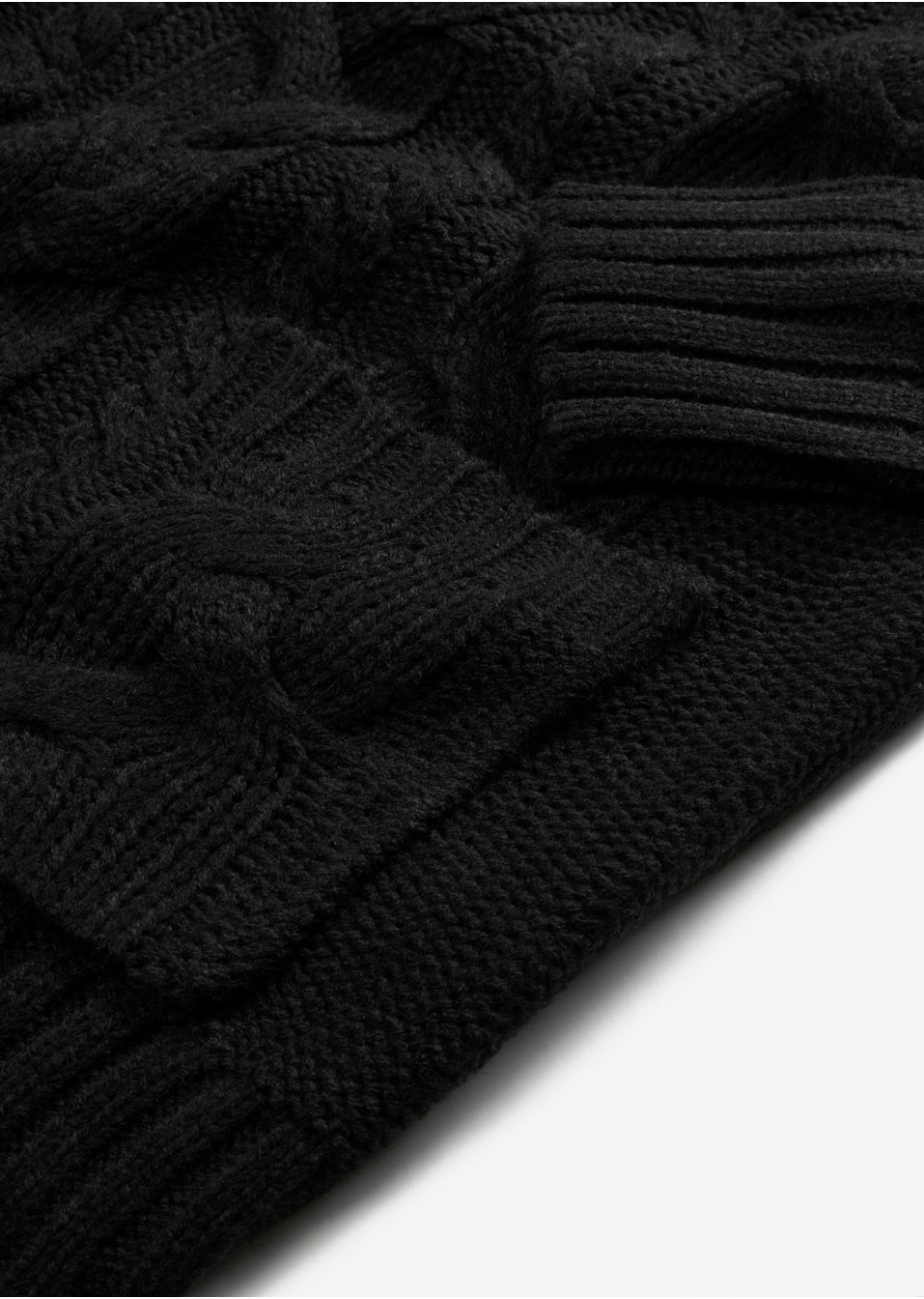Robe en maille à col roulé et poches plaquées