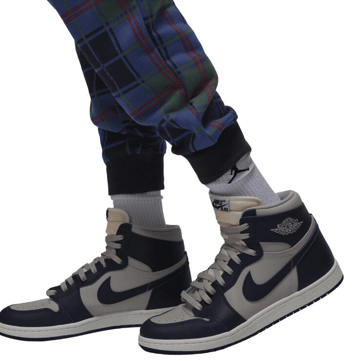 Nike jordan essential holiday sweatpants Noble green/rattan