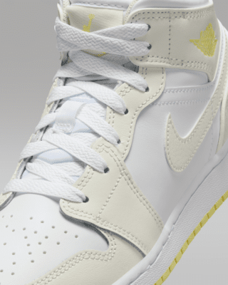 Air Jordan 1 Mid Older Kids' Shoes