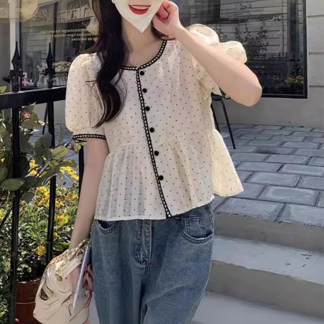 Arroba - Blouse met pofmouwen, kantversiering en knoopjes