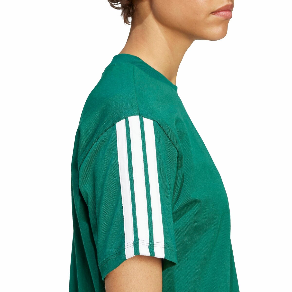 ADIDAS ROUPAS ESPORTIVAS<br>Camiseta Essentials Slim com 3 listras