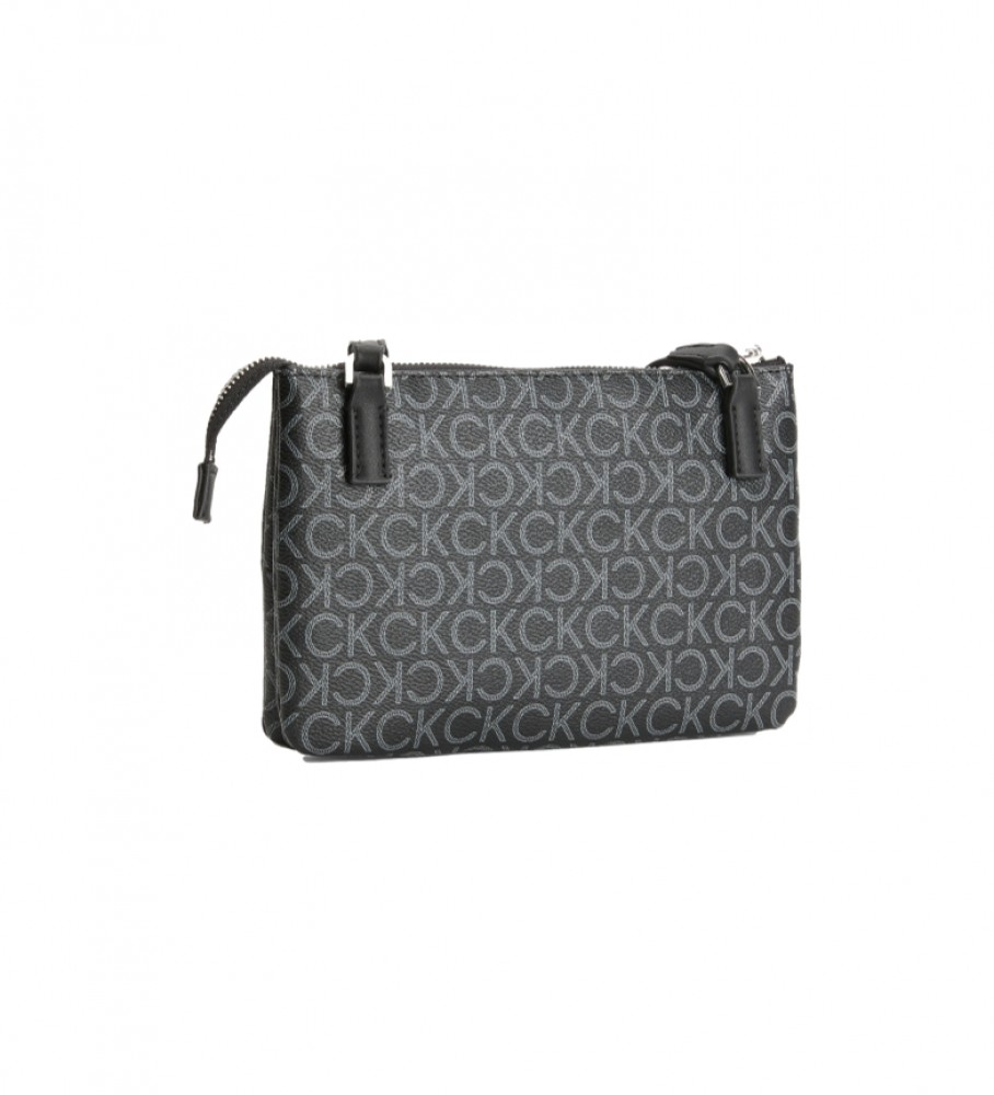 Bolsa transversal Calvin Klein com logo reciclado - Preta - 15x23,5x4cm -