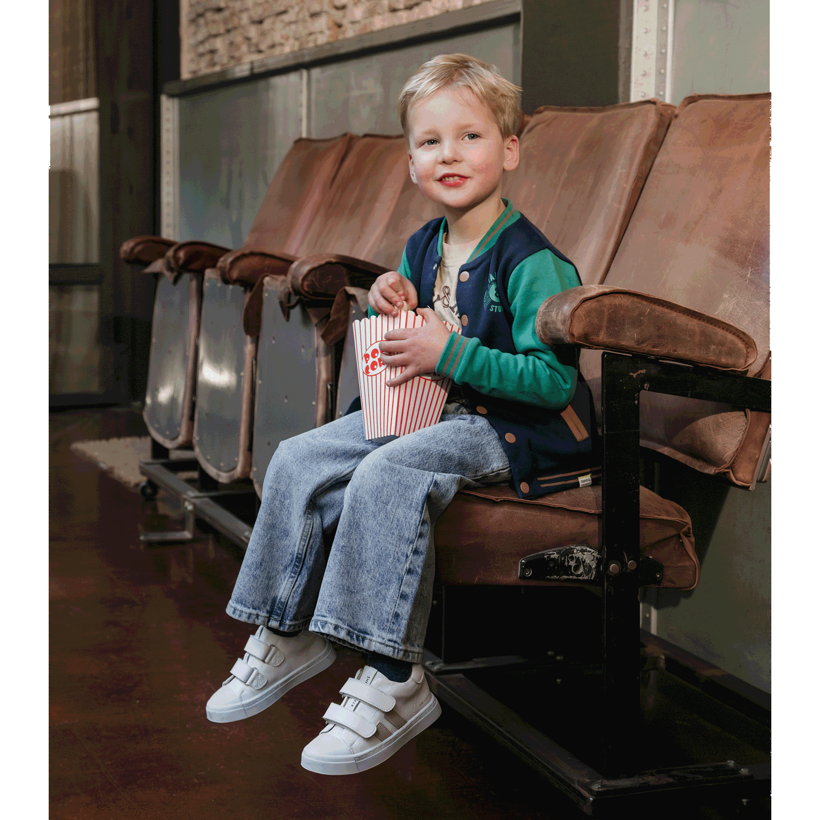 Shoesme witte sneaker met grijze stripings Microleer | Uni schoenen