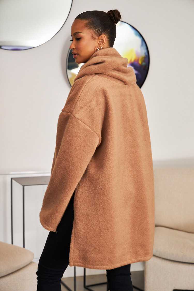 Veste texturée camel avec écharpe intégrée