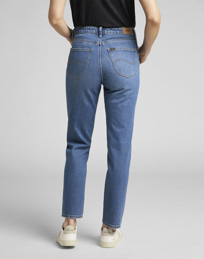 Lee Carol WORN IRIS Qw