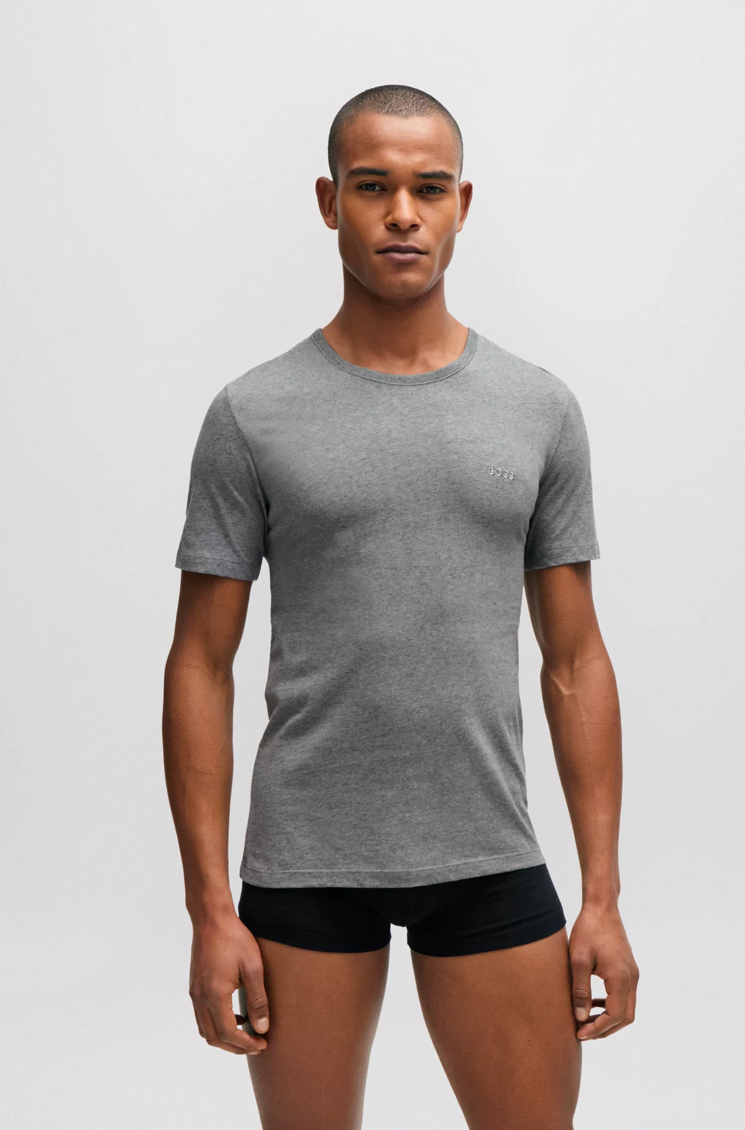 BOSS Black - Pacote com três camisetas de algodão com logotipo bordado.