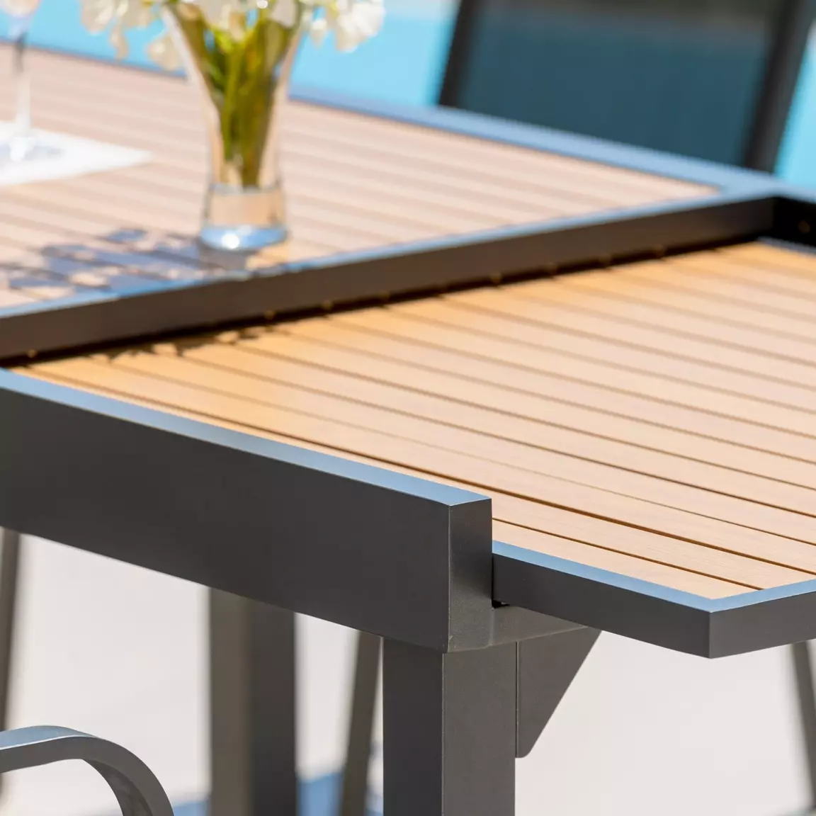 Table de jardin extensible en aluminium 10 places effet bois (135/270 x 90 cm) Murano Gris anthracite