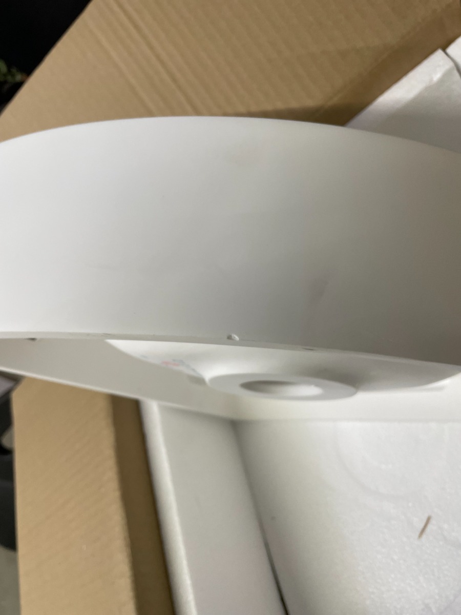 SCHADEMODEL: Lambini Designs Corner solid surface fontein 30x30x10cm