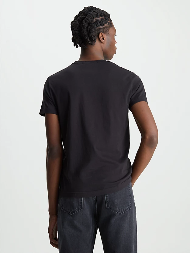 Camiseta de algodão orgânico de corte justo com logotipo.
