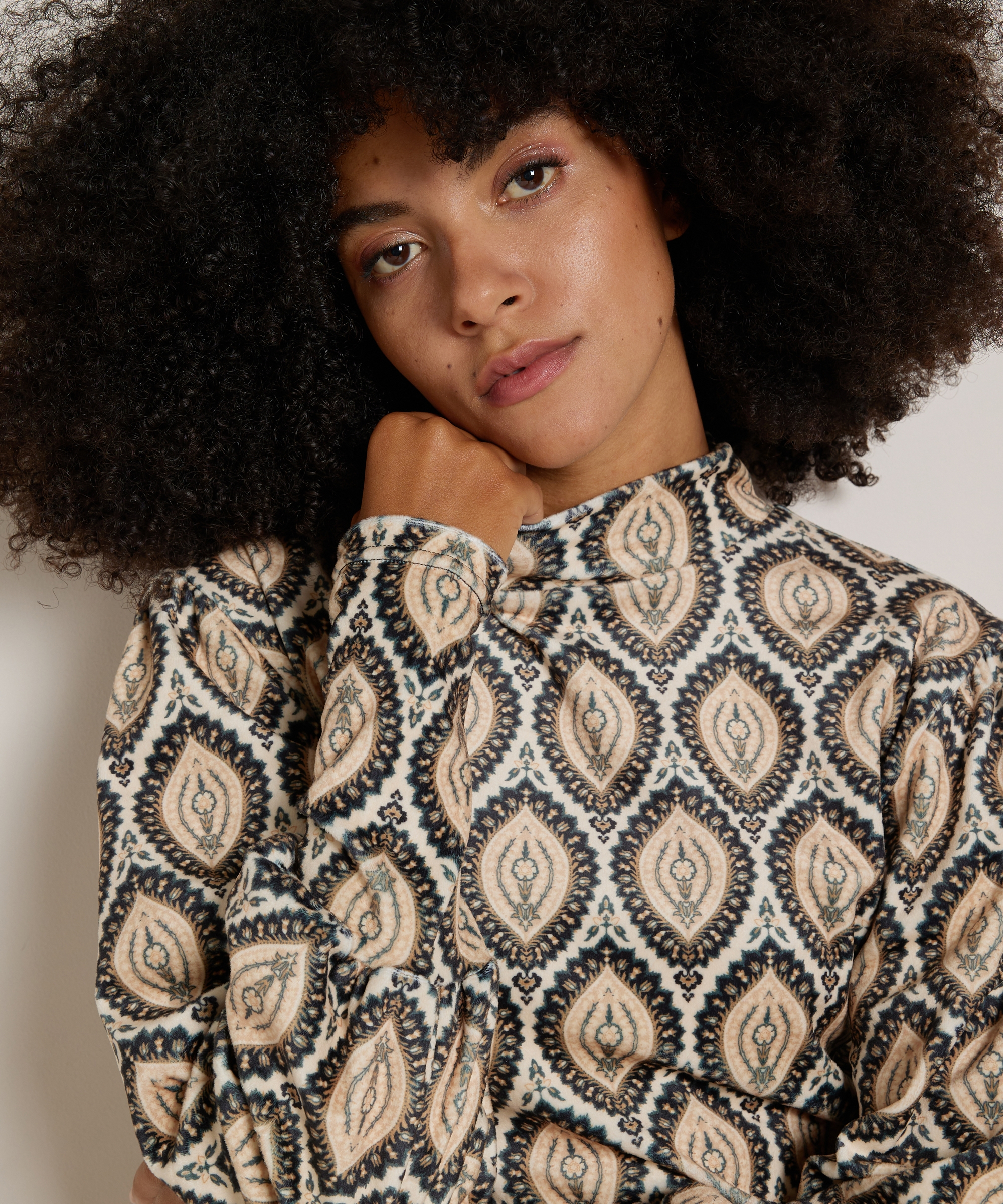 velvet turtleneck top pofmouw