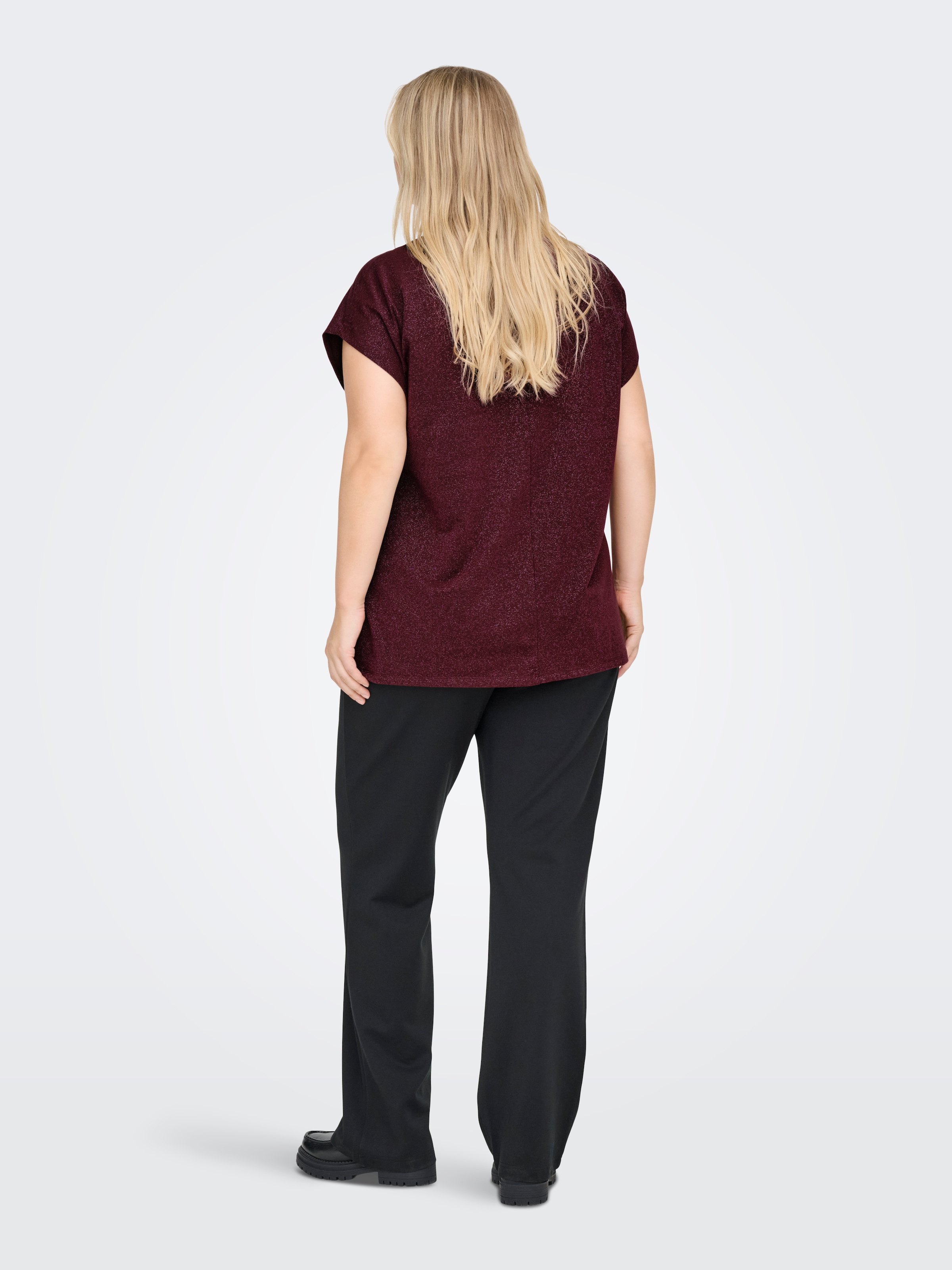 ONLY CARMAKOMA Kurzarmshirt »CARMOSTER GLITTER S/S TOP JRS NOOS«, leicht glitzernde Optik