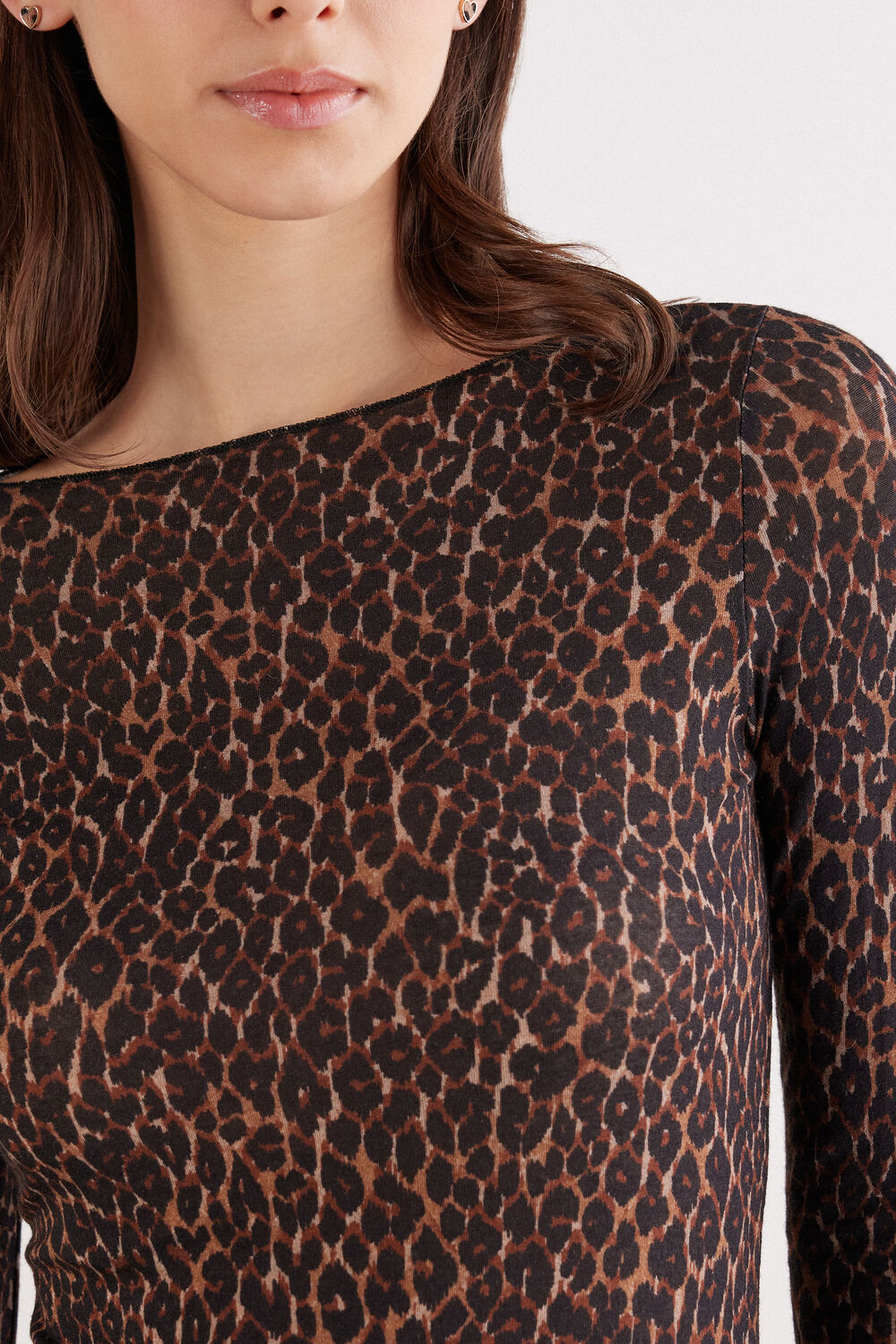 Blusa de manga comprida com estampa de leopardo em modal ultraleve com cashmere.