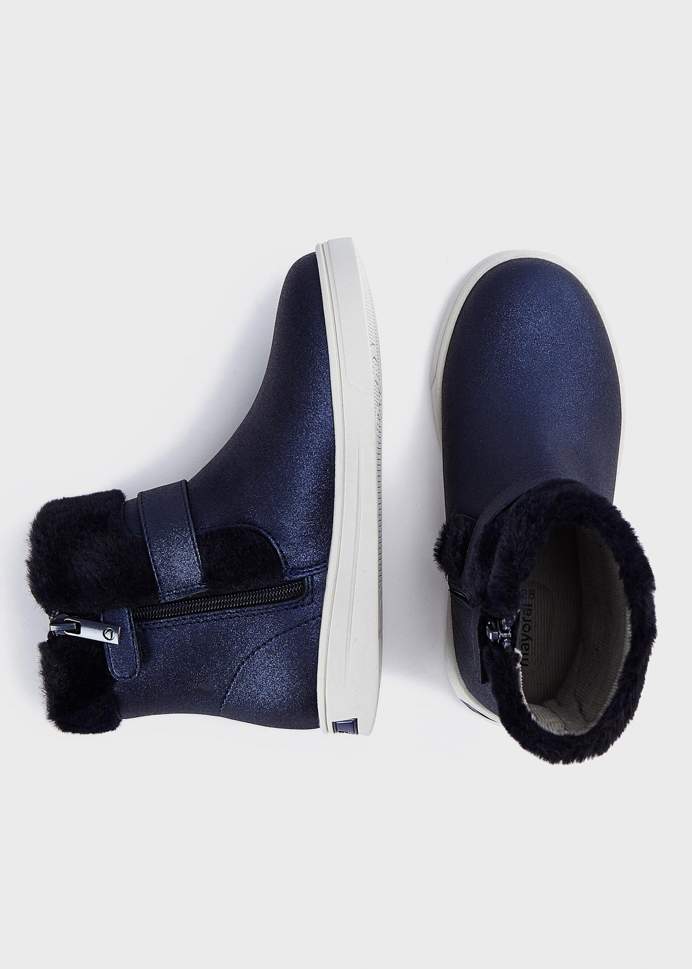 Botas de cano curto com palmilha de pele sintética, em algodão reciclado, para meninas.