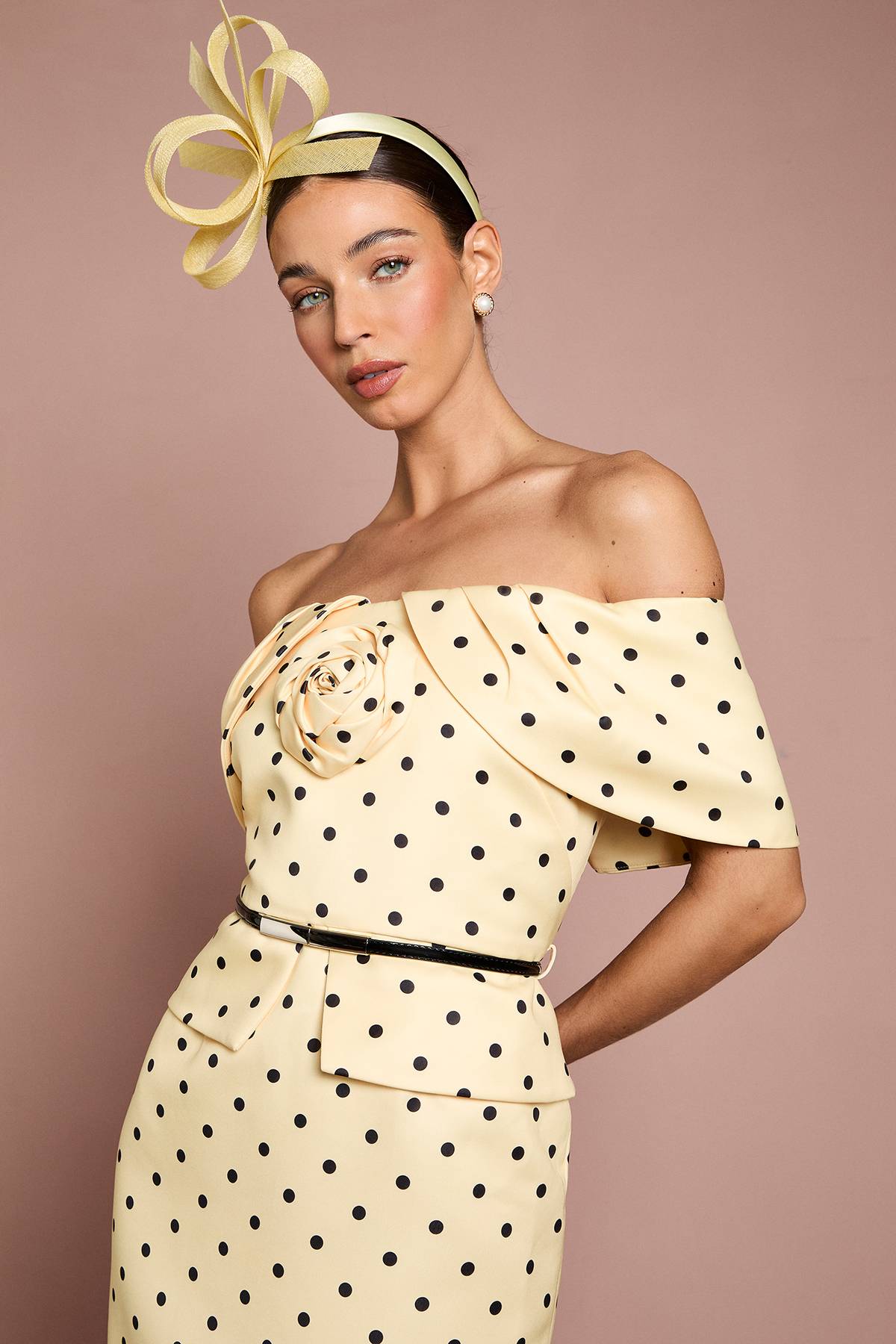 Coast Robe Crayon Lisa Tan À Imprimé Pois Avec Corsage Et Épaules Dénudées