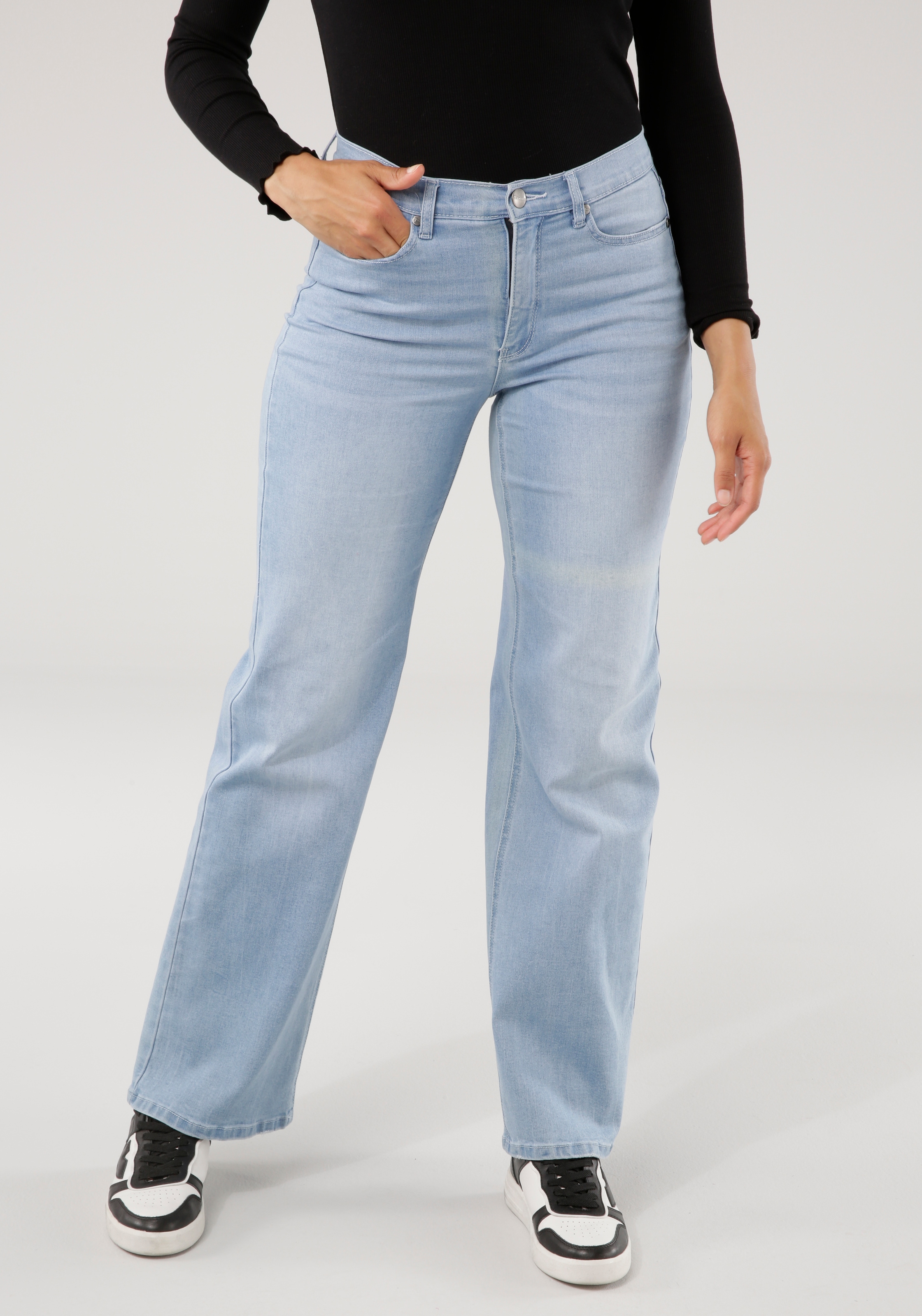 Tamaris Weite Jeans , figurbetonte Passform,  mit Eingrifftaschen,  hohe Leibhöhe