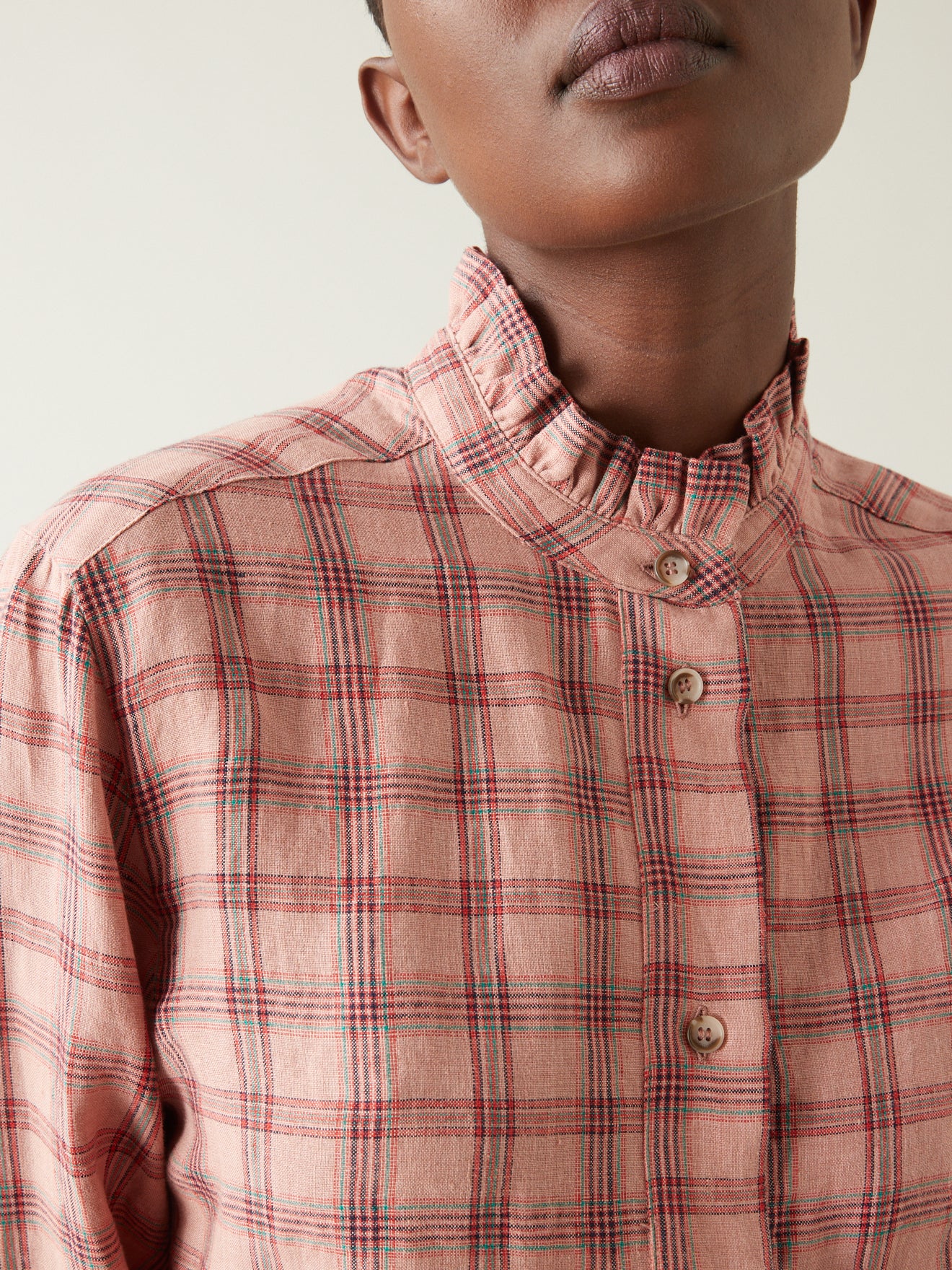 Blouse carreaux en lin femme col volanté