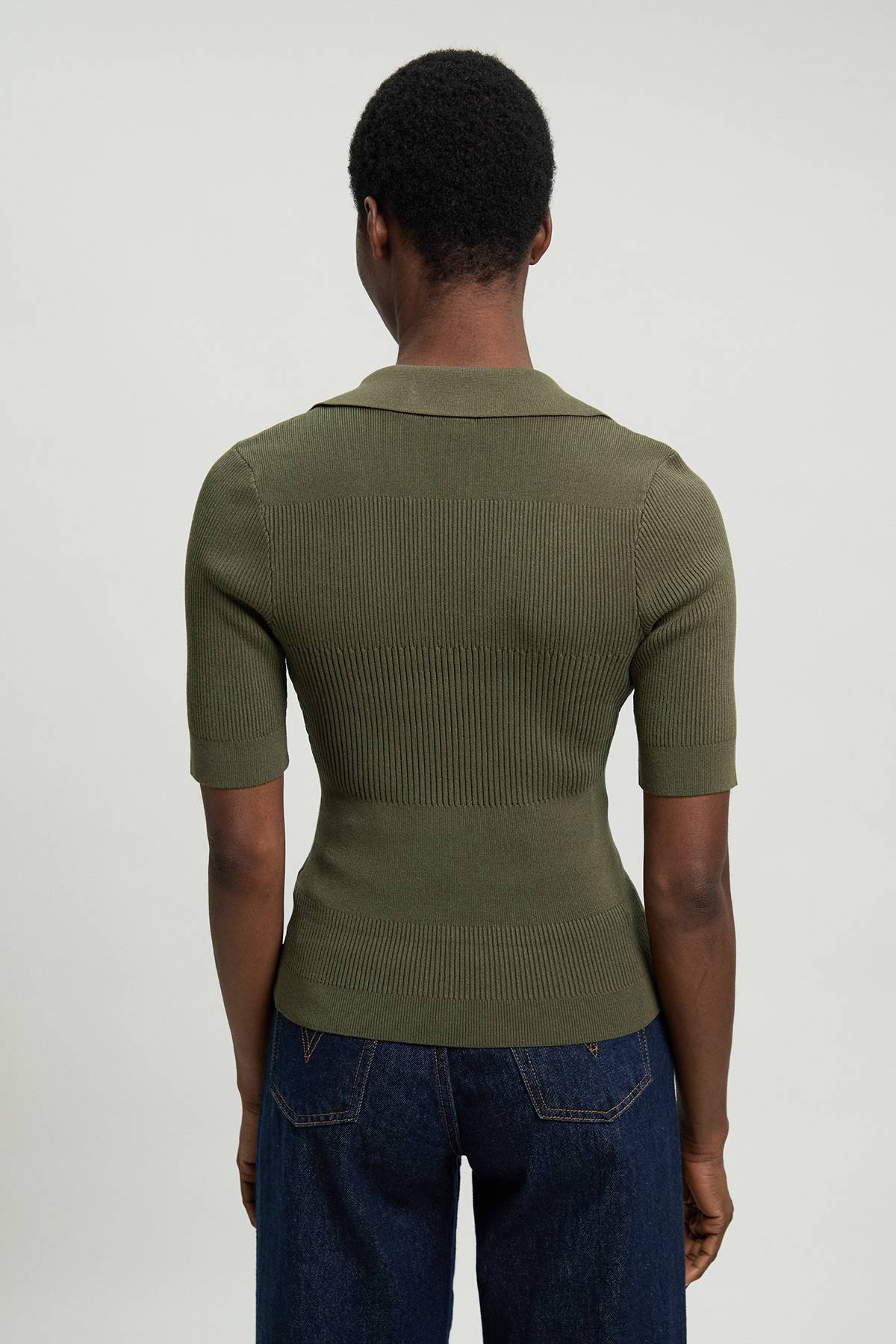 KarenMillen Haut À Col Côtelé À Manches Courtes Avec Détails Militaires