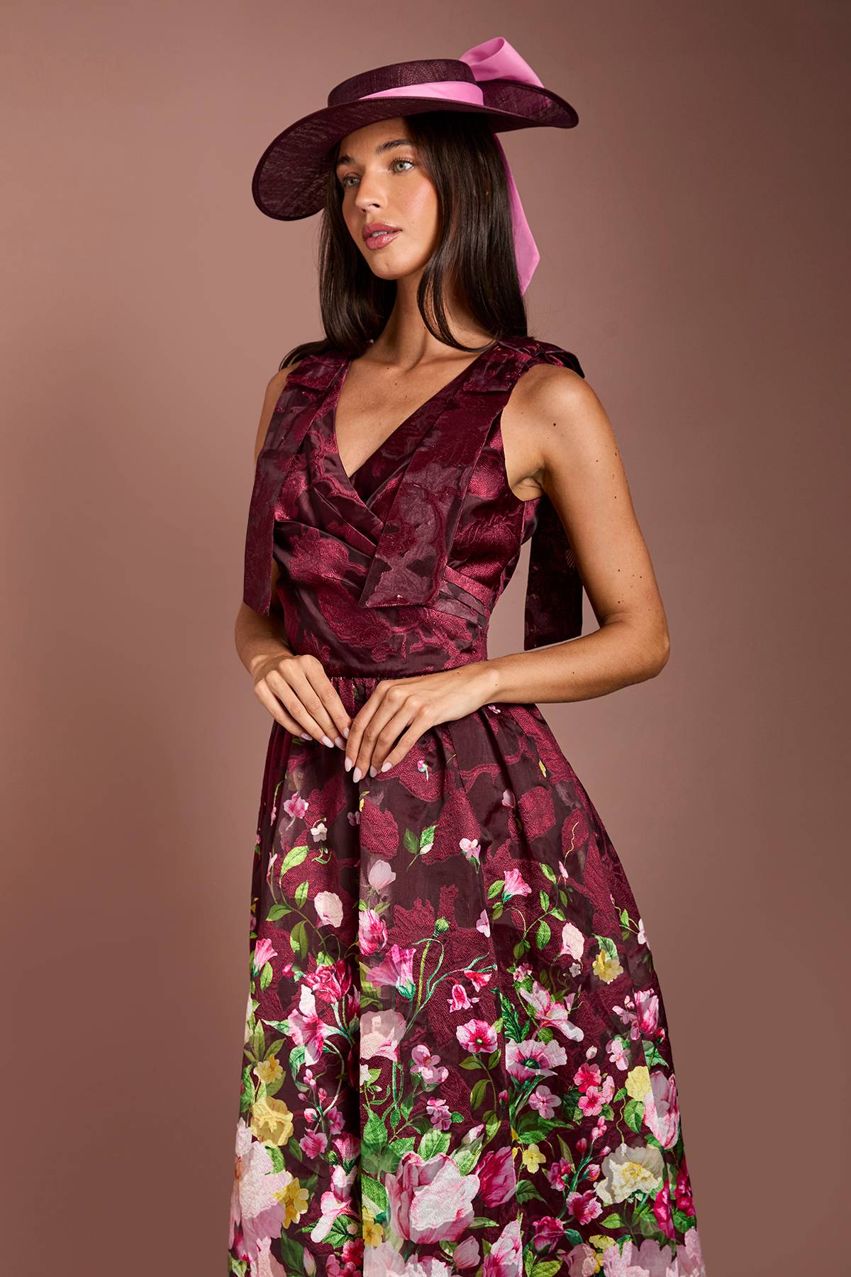 Coast Robe Midi Lisa Tan En Organza Jacquard Imprimé Avec Haut Cache-cœur Et Nœud Aux Épaules