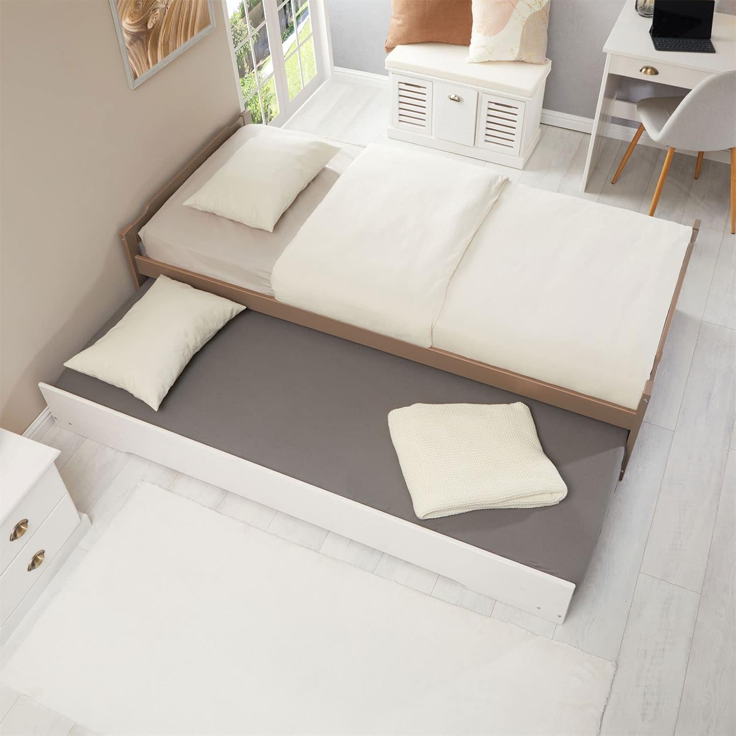 IDIMEX Ausziehbett Lorena in 90 x 190 cm, schönes Tagesbett aus Kiefer massiv in Taupe/weiß, praktisches Jugendbett mit Auszugskasten
