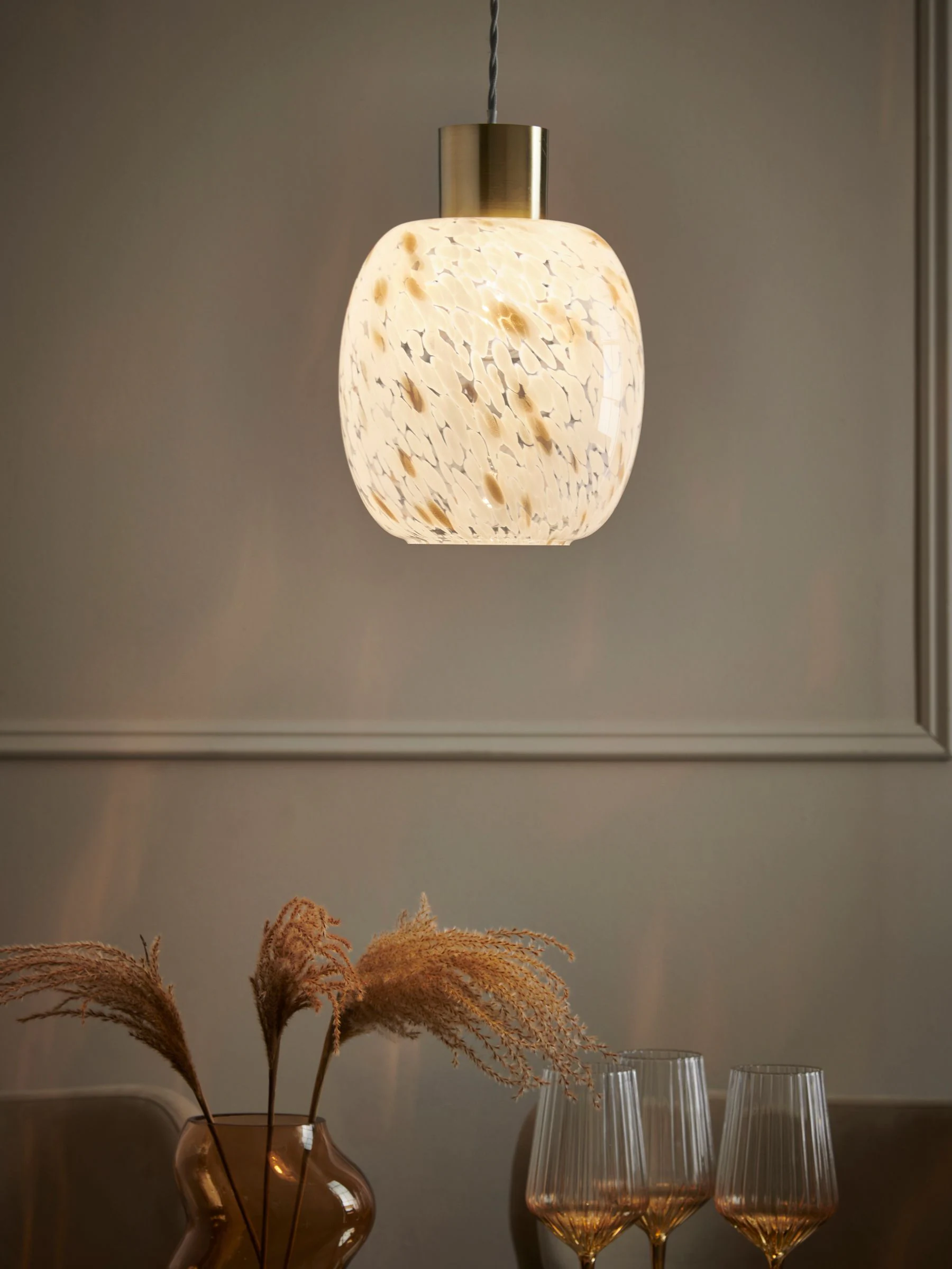 Lamp met mat confettiglas