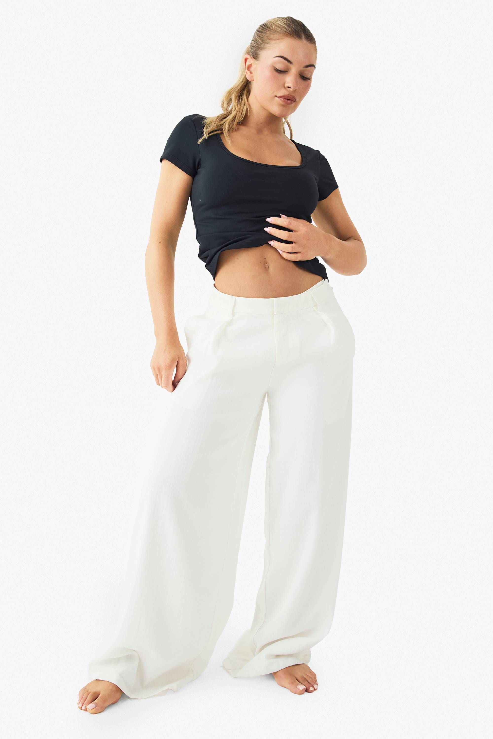 boohoo Buttery Soft Built in Padded Sweetheart Neck Cap Sleeve Top