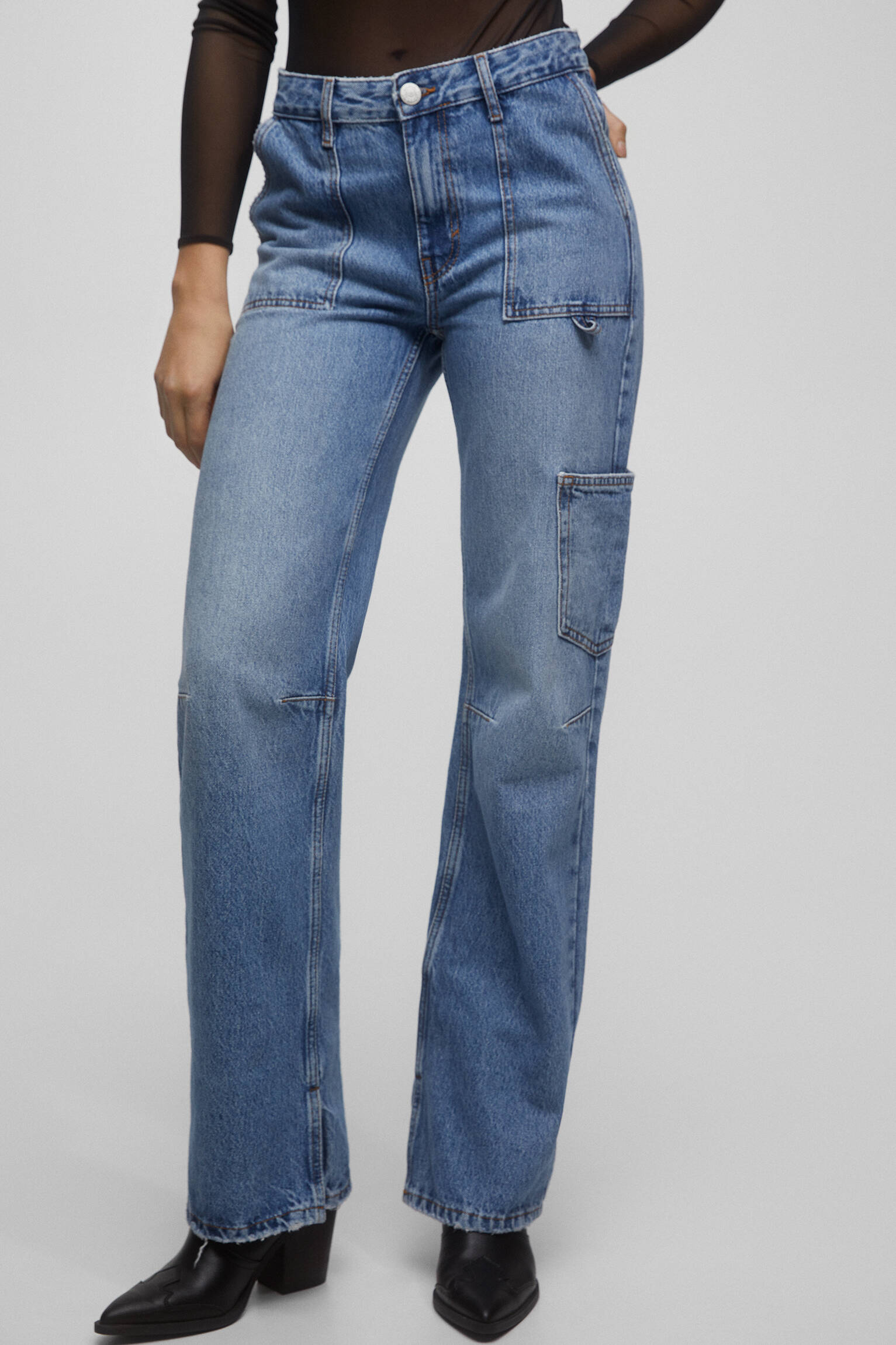CALÇA JEANS CARGO DE CINTURA ALTA - AZUL MÉDIO
