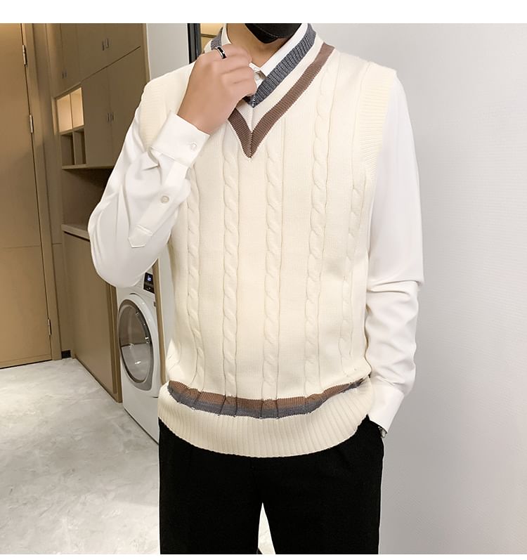Naideth - V-hals tweekleurig kabelgebreid vest