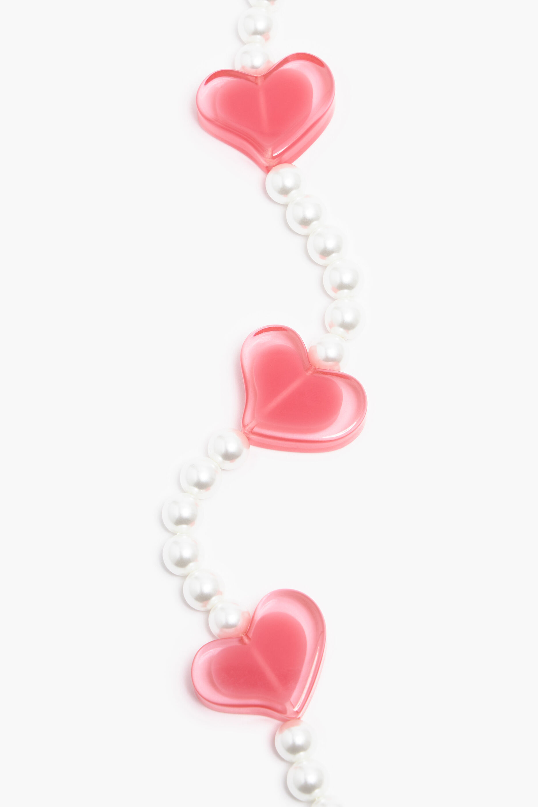 Colar de resina com coração rosa