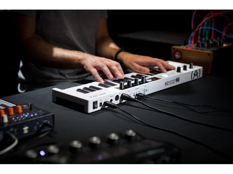 Arturia Keyboard Controller KeyStep 37 Controller mit 37 anschlagdynamischen Tasten & After Touch