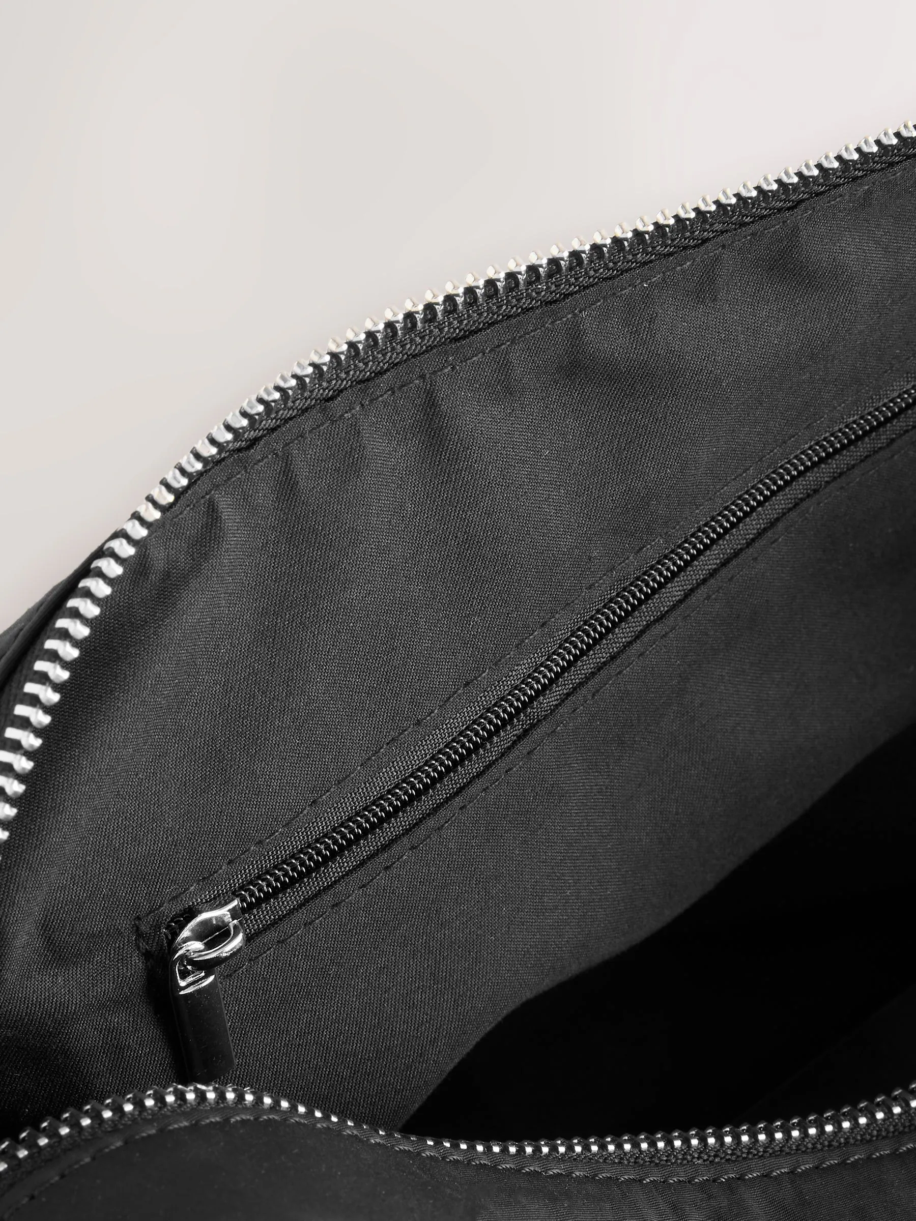 Zwart - Large Nylon Sling Bag
