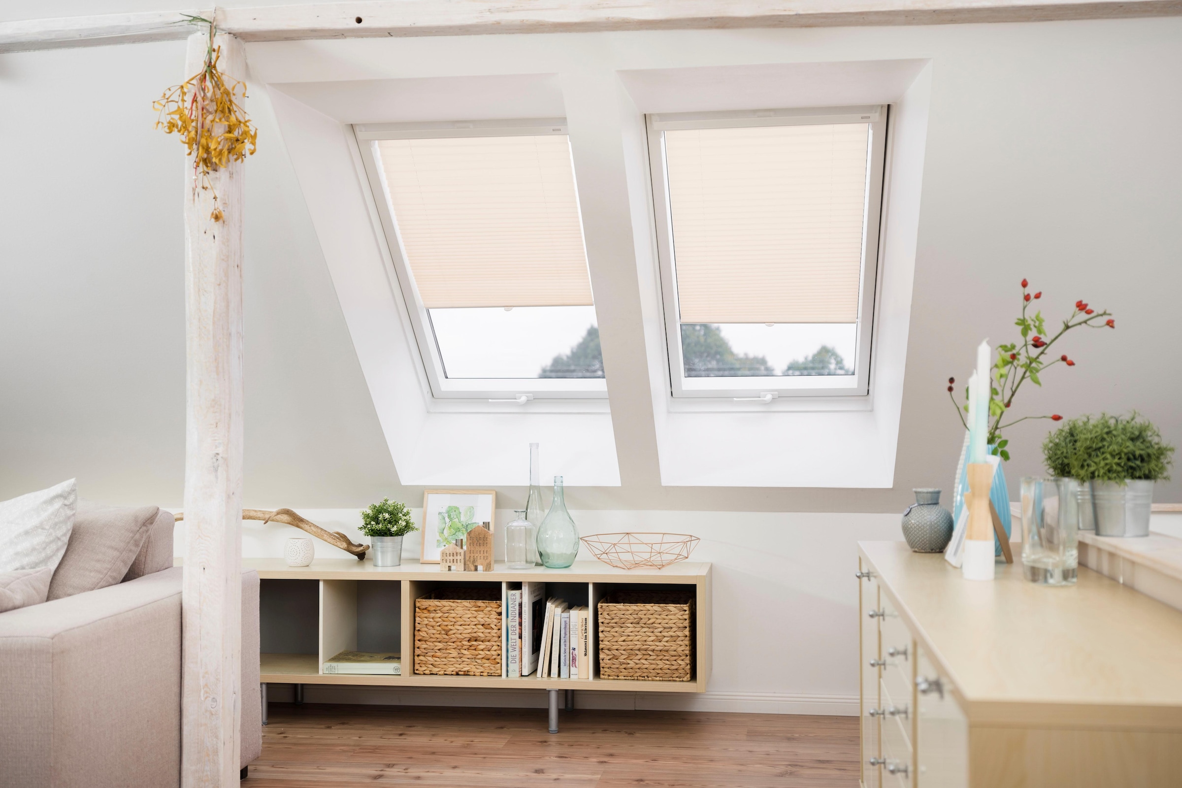 LICHTBLICK ORIGINAL Dachfensterplissee »Haftfix« Lichtschutz ohne Bohren verspannt Crush-Optik, mit Saugnapf
