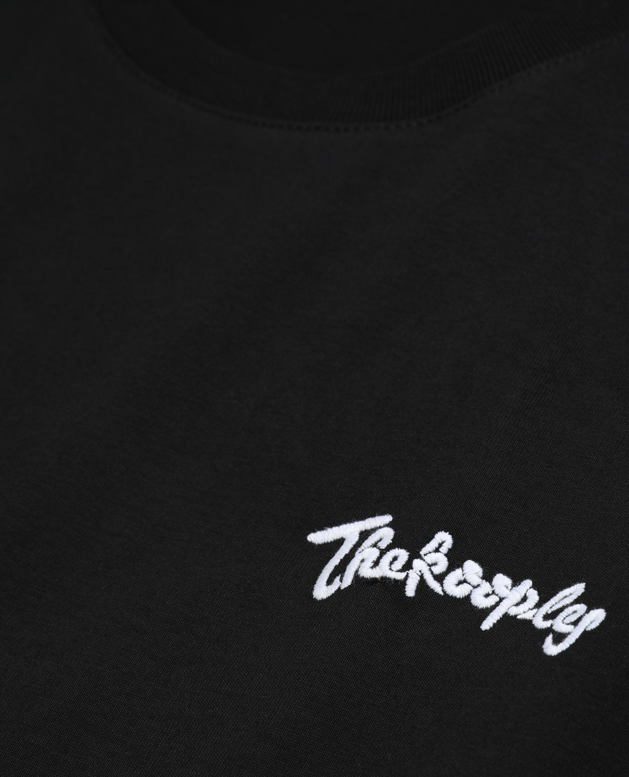 T-shirt noir avec broderies