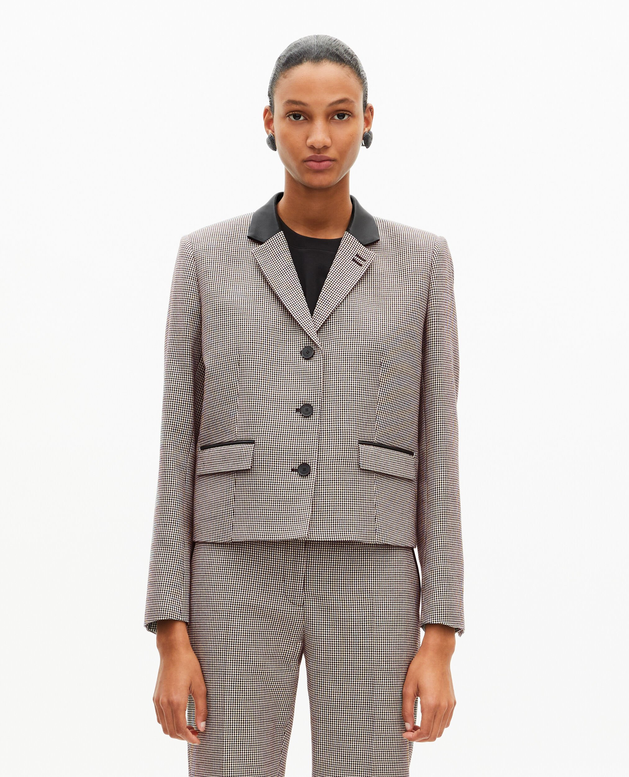 Veste tailleur en pied de poule courte noire et blanche