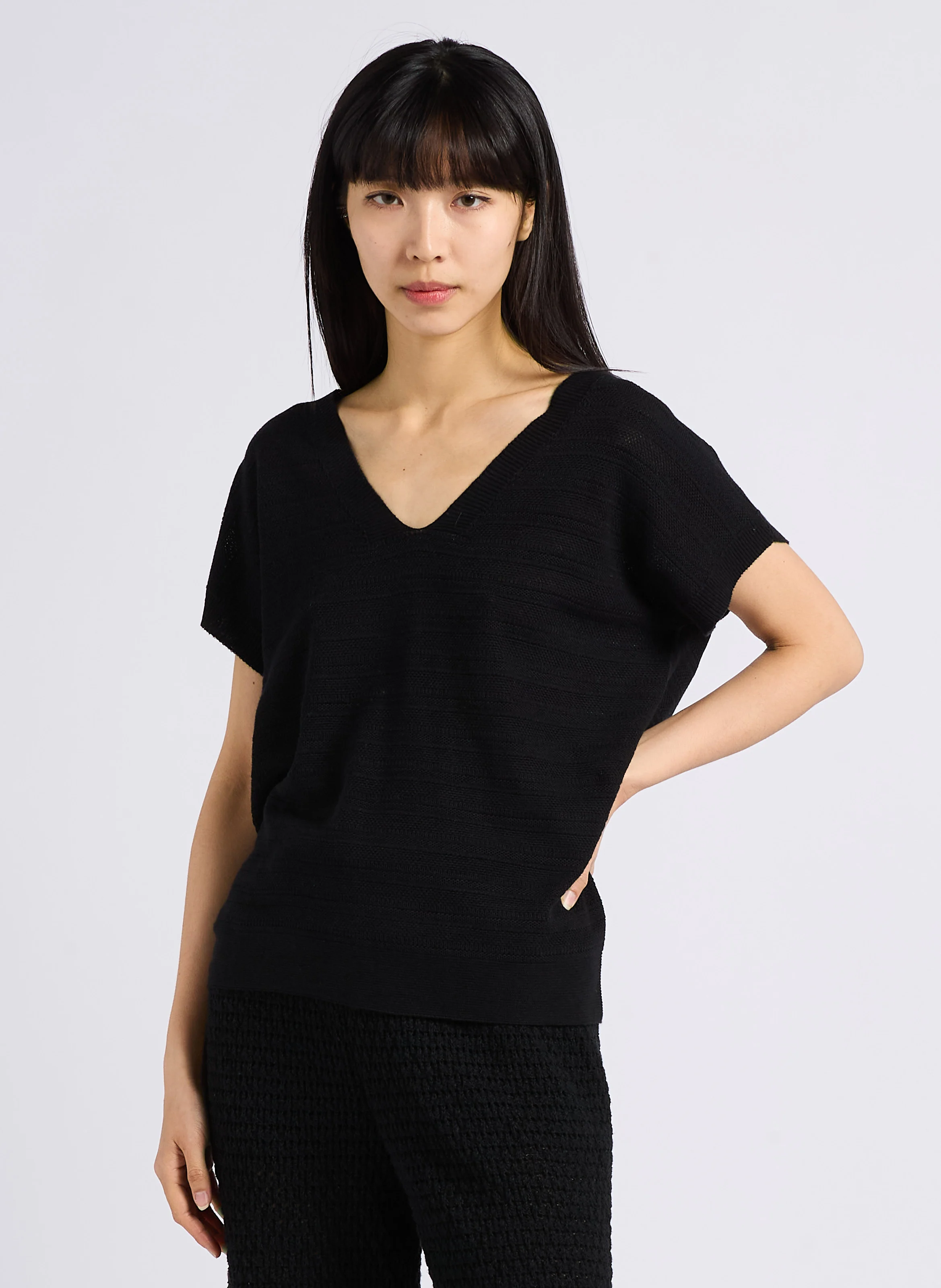 LINE - Pull manches courtes en maille fine | Noir
