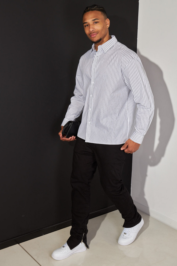 Chemise blanche à rayures noires
