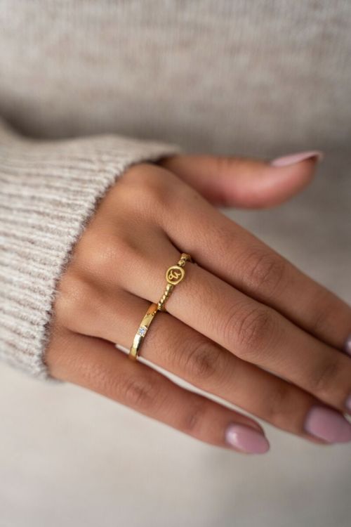 Ring met transparante steen