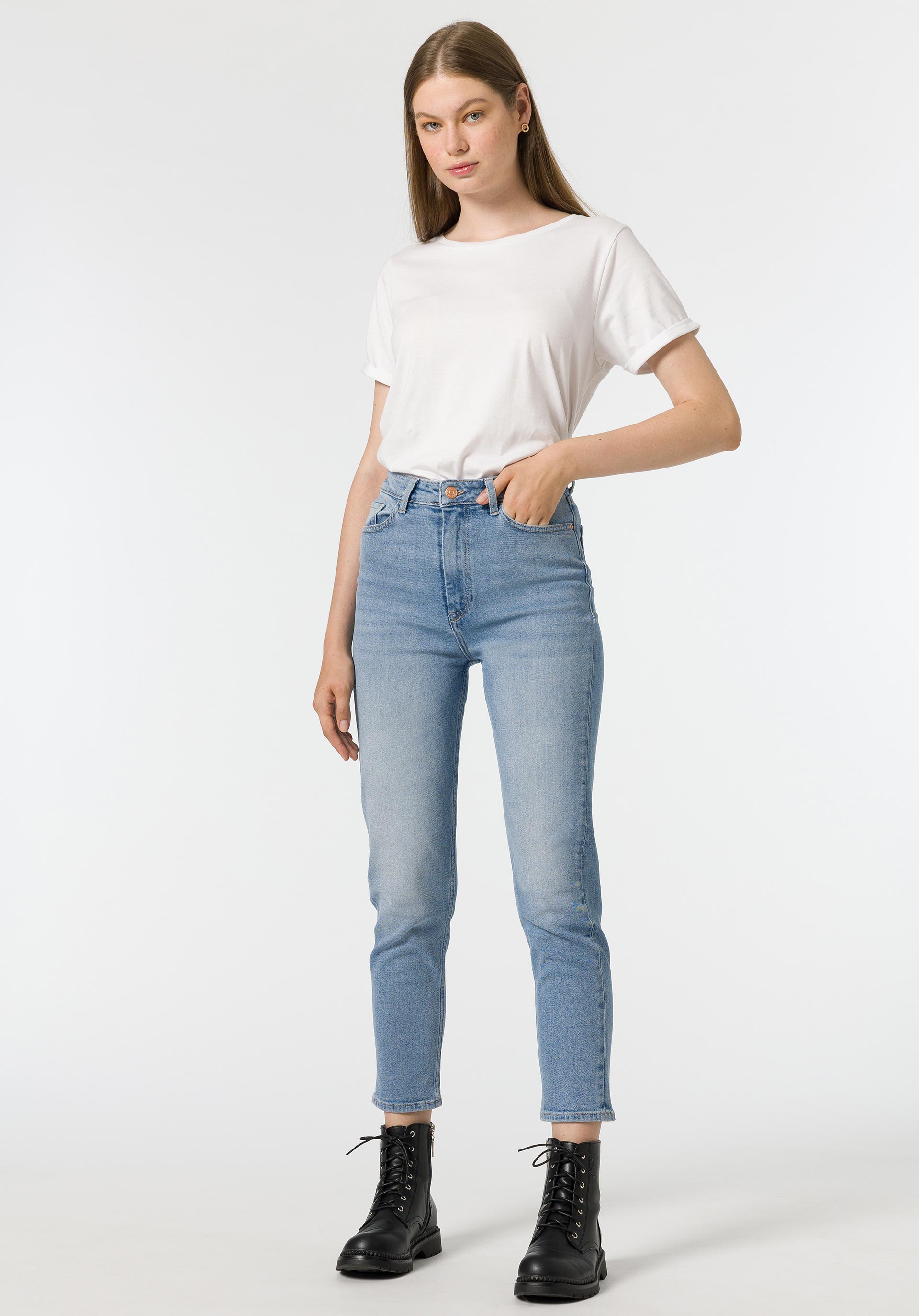 Jeans Mom Slim Fit Cintura Alta