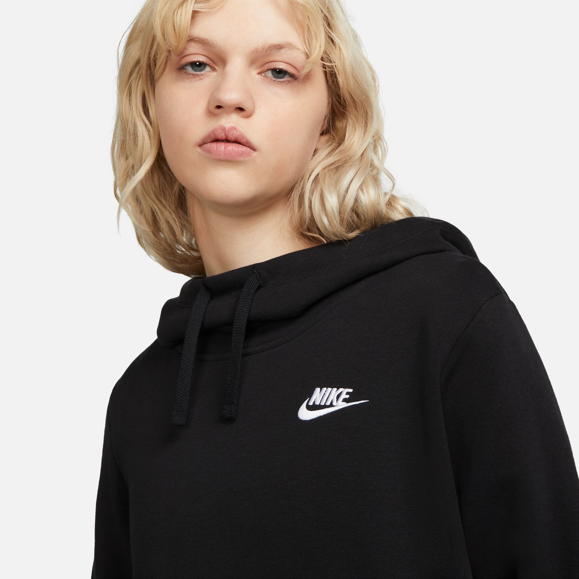 Nike Sportswear Kapuzensweatshirt »CLUB FLEECE WOMENS FUNNEL HOODIE«, Damen Kapuzenpullover aus weichem Fleece Material