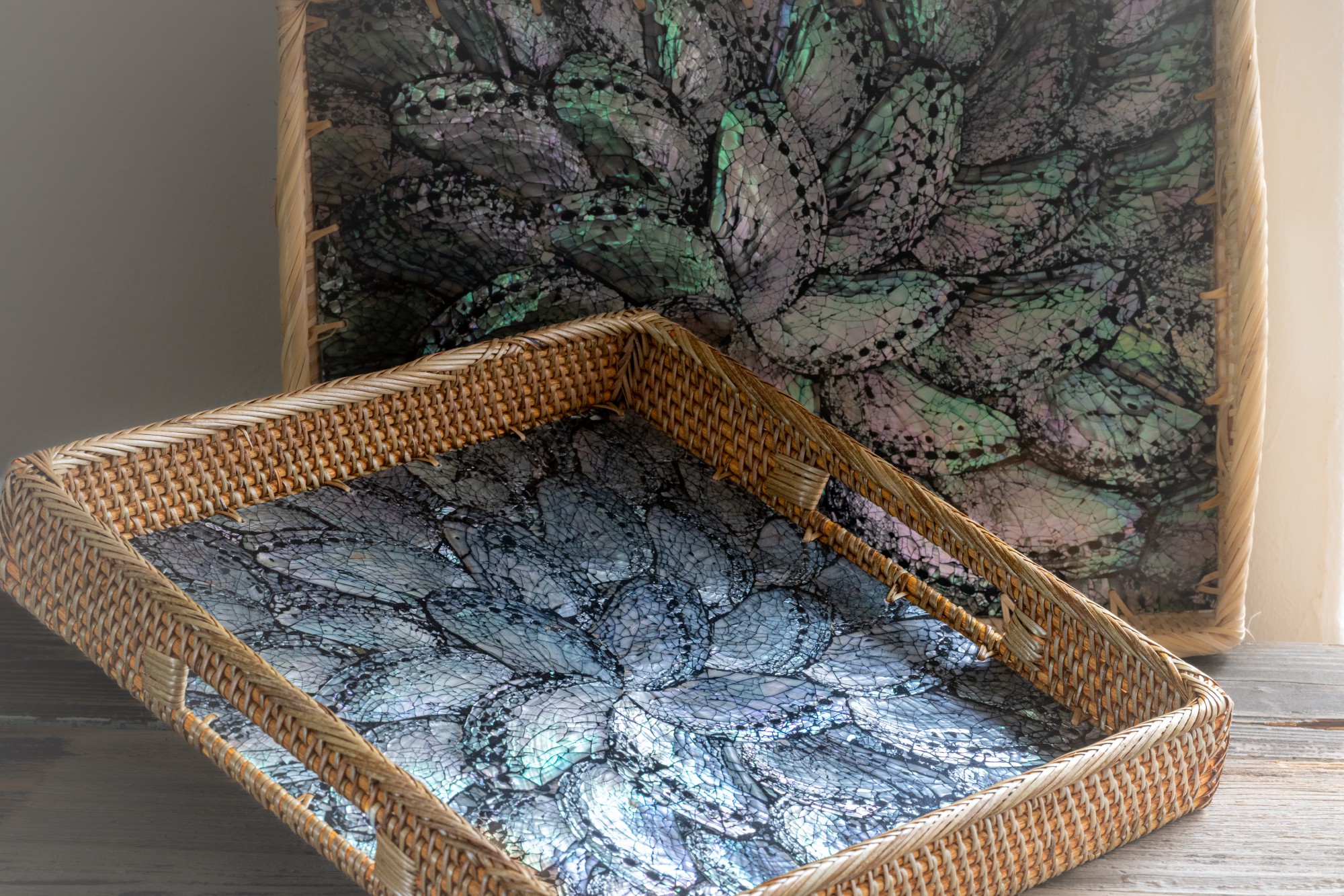 Rattan-Tablett mit Perlmutt-Boden, B 30 cm, L 30 cm, H4 cm zu 39,00