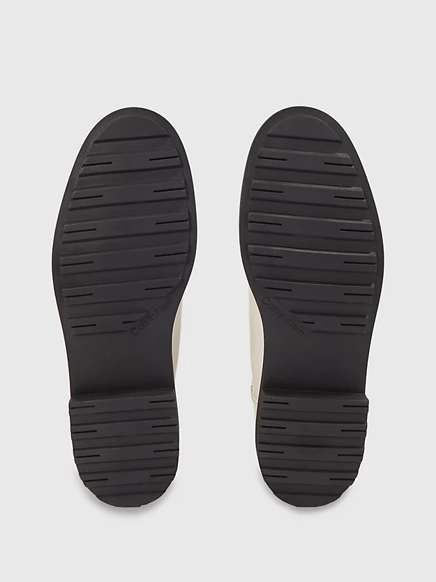 botas de couro até o tornozelo