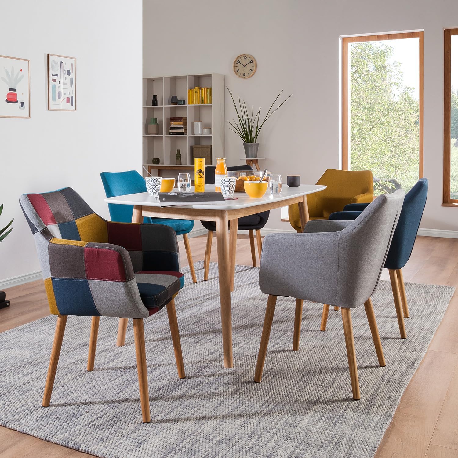 home24 Armlehnenstuhl aus Webstoff & massiver Eiche in Multicolor, Geöltes Echtholzgestell mit strapazierfähigem Patchwork-Bezug, Stabiles Sitzmöbel für den Essbereich