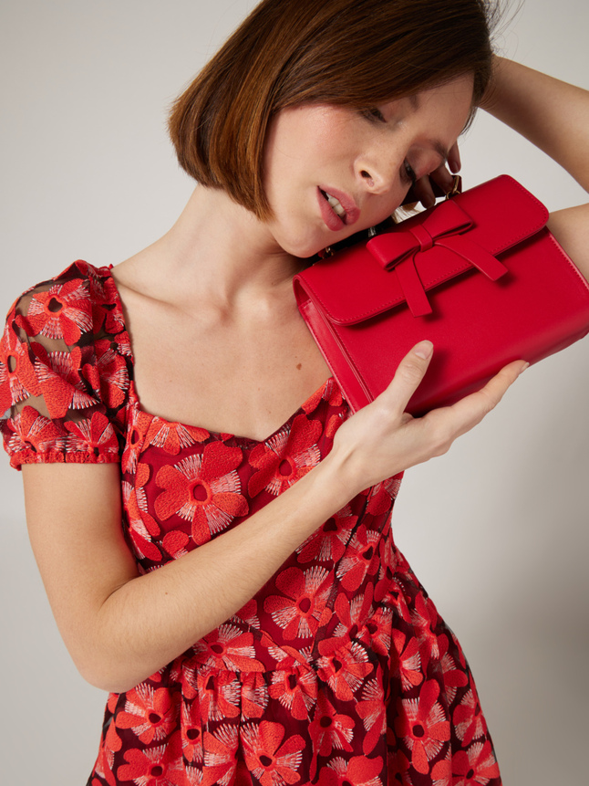 Robe courte manches bouffantes