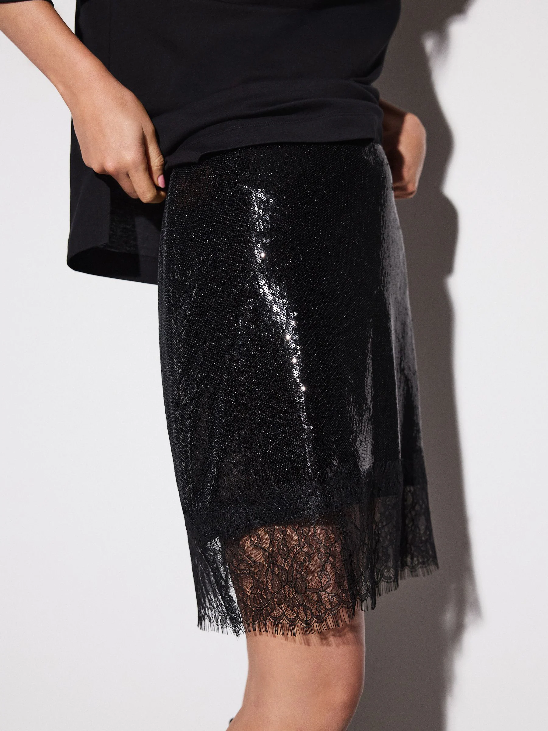 Zwart - Sequin Mini Skirt With Lace Trim