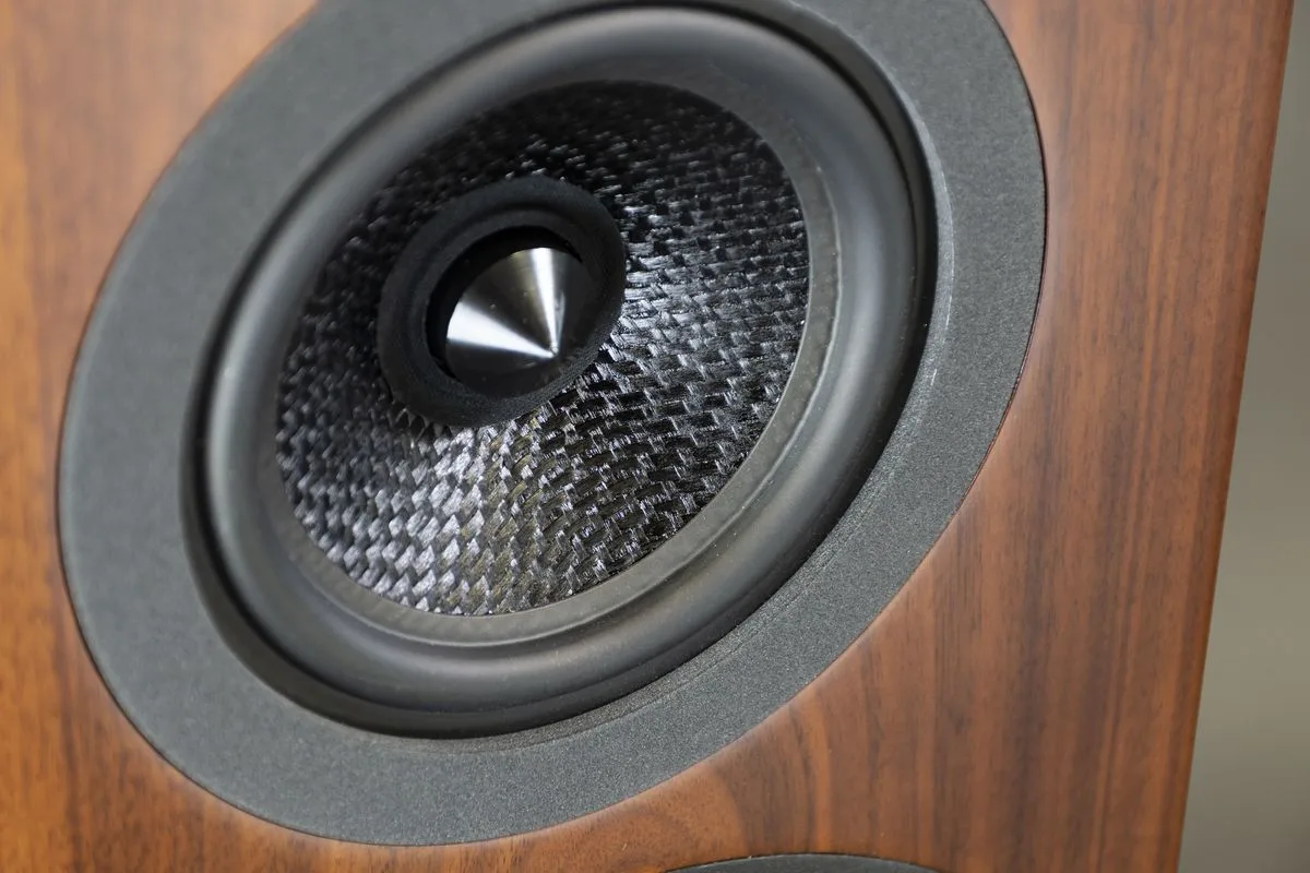 Davis Acoustics Courbet N°8 Noyer (la paire) Enceintes colonne