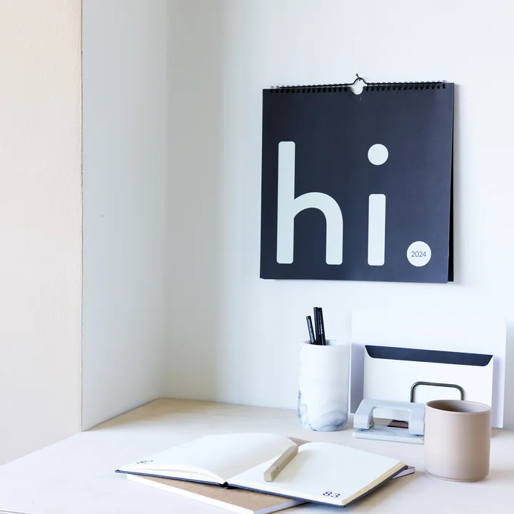 Design Letters - Wandkalender, Monatsplaner, lavendel