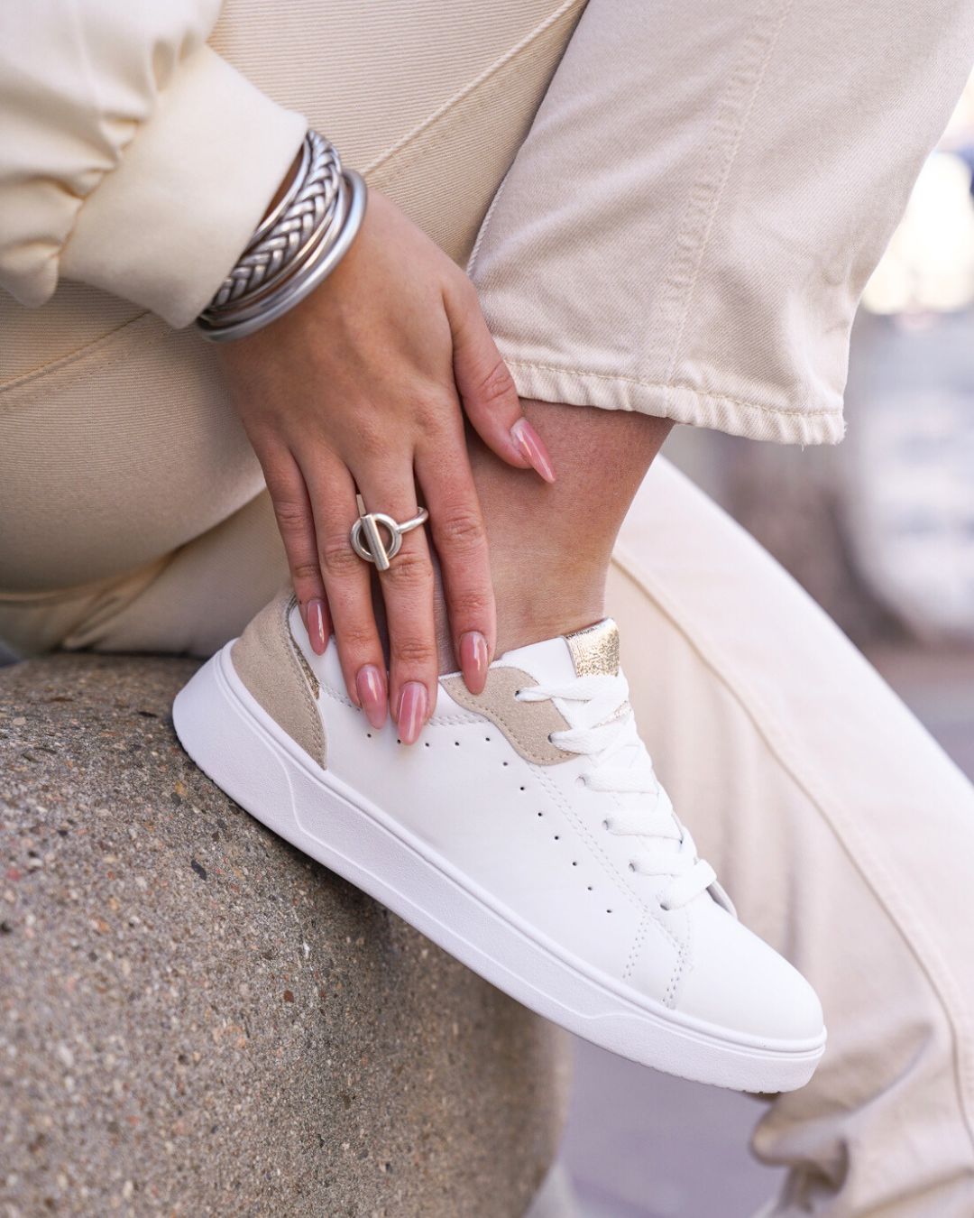 Basket femme blanche beige et dorée à lacets - Bintou