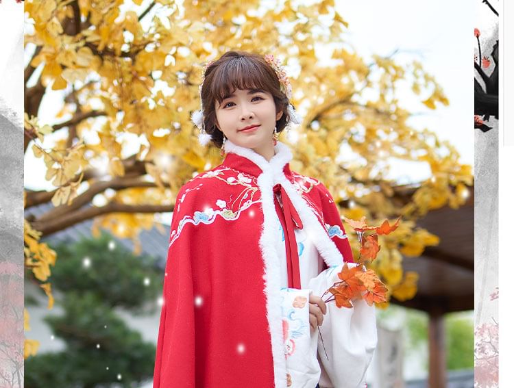 Meisjesaanbieding - Hanfu-cape met staande kraag, bloemenborduursel, pluizige rand en strik aan de voorkant