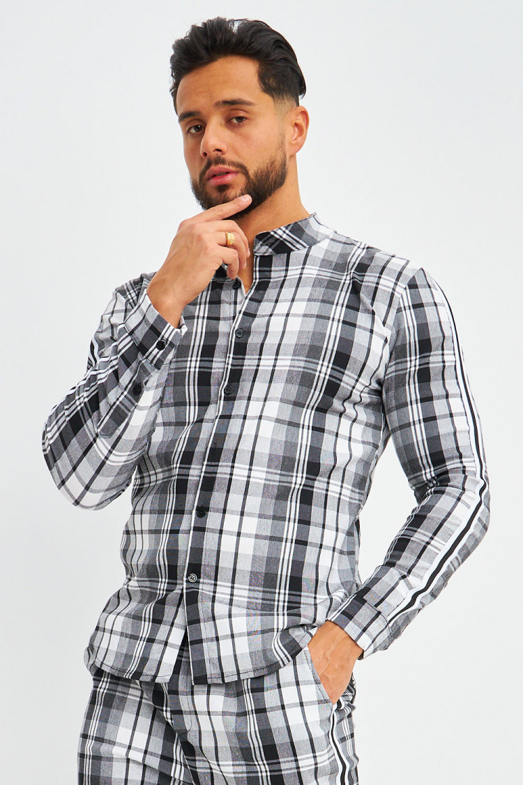Chemise noire à carreaux blancs